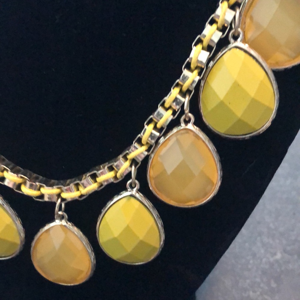 Teardrop Statement Necklace - Picture 4 of 4